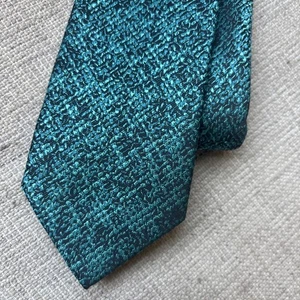 MEN'S VAN HEUSEN Teal BLUE GEOMETRIC POLYESTER TIE 58” Long 2.875” Wide Skinny - Picture 1 of 8