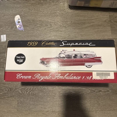 Ambulancia Sunset Coach 1959 Cadillac Superior Crown Royale escala 1:18 blanca/roja Foto 1 de 4