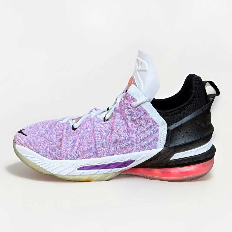 Tênis de basquete Nike LeBron XVIII 18 roxo branco (CW2760-900) GS tamanho 4,5Y - Imagem 1 de 4