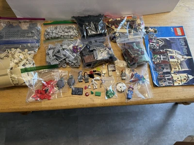 LEGO (4757) Harry Potter Hogwarts Castle - 100% Complete - Retired {2004} - Image 1 of 4