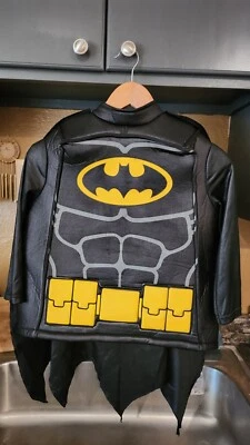 Lego Batman Película Niños Disfraz Halloween Mediano 4-6 Top, Pantalones, Capa.  (sin mas Foto 1 de 4