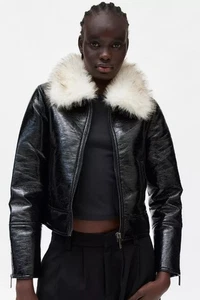 Chaqueta de aviador de piel irreal mediana negra cuello de piel de bombardero aspecto húmedo cuero vegano - Imagen 1 de 13