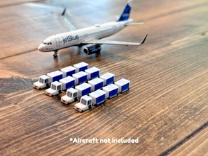 Accesorios de aeropuerto modelo 1:400 - Juego de carro de equipaje y remolcador de 16 piezas (blanco/azul) - Imagen 1 de 8