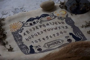 Patrón de punto de cruz de jardín de cabaña - tablero de brujas CGS34 - Imagen 1 de 1