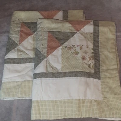 Juego de 2 fundas de almohada acolchadas con retazos Star de algodón 24" x 30" rosa verde floral Foto 1 de 4