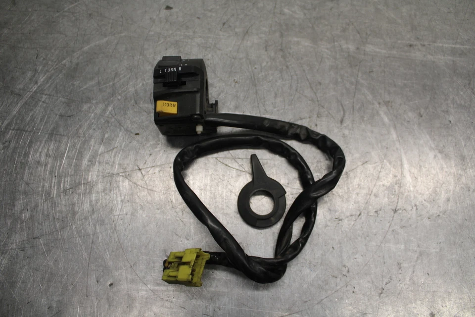 93 SUZUKI GSXR750W CLIP IZQUIERDO EN MANGO BOCINA SEÑALES INTERRUPTOR BB112 Foto 1 de 4