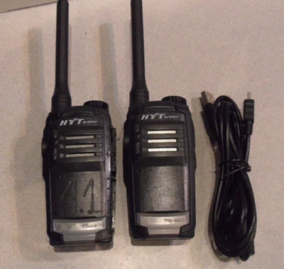 Lote de 2 radios bidireccionales HYT TC-320U (1) UHF 400-470 MHz con batería Foto 1 de 4
