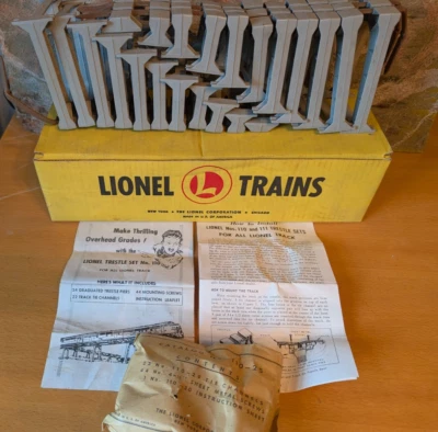 Lionel #110 Trestle Set Complete w/ Box - Image 1 of 4