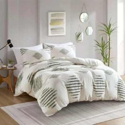 White and Green Tufted Duvet Cover – Soft Cotton Quilt Set for Modern Home Decor - Image 1 of 4