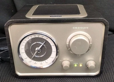 Radio reloj Crosley con entrada auxiliar CR3003A-BK negro Foto 1 de 4