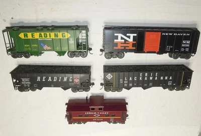 5 Weaver O freight cars  2 rail? 3 rail? kadees? NH, EL, RDG, RDG, LV read! - Image 1 of 4