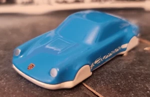 HOT WHEELS  PORSCHE 2025 197/250  Carrera Clip Keyring Key Fob Solid Metal blue - Picture 1 of 5