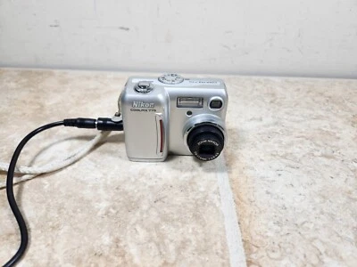 CÁMARA DIGITAL NIKON COOLPIX 775 - BATERÍA MUERTA Y SIN TARJETA DE MEMORIA ENCENDIDA Foto 1 de 4