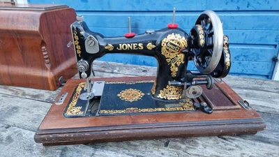 Vintage JONES FAMILY CS Vintage Manual Sewing Machine with carrying case and key - Image 1 of 4
