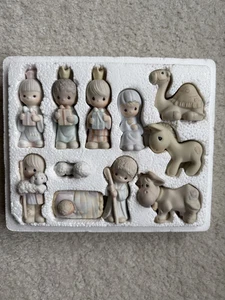 Precious Moments Krippe mit Stallzusatz - Bild 1 von 2
