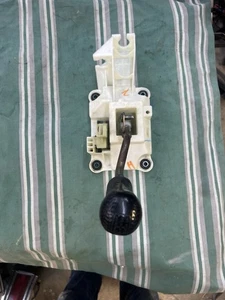 2002-2006 honda CRV cr-v 5 speed shifter body assembly OEM 03 04 05 - Picture 1 of 4
