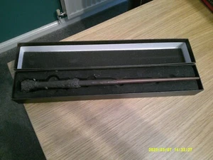 HARRY POTTER WAND WARNER BROS STUDIO BOXED FREE UK POST - Afbeelding 1 van 4