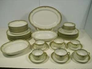 ANTICO HAVILAND LIMOGES Set di stoviglie Ossa Cina Swags Ramo d'oliva 41pz FRANCIA - Foto 1 di 12