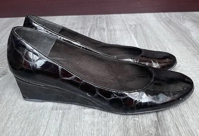 Women's Stuart Weitzman Wedge Pumps Shoes Size 6.5 Croc Embossed Leather - Image 1 of 4