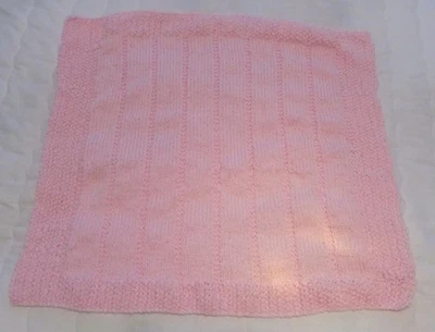 Manta bebé rosa tejida a mano 18 "X 19" (46 X 48 cm) Foto 1 de 2