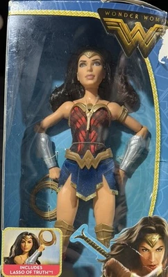 Boneco de ação DC Wonder Woman 12" boneca pronta para batalha inclui Laço da Verdade 2016 - Imagem 1 de 4