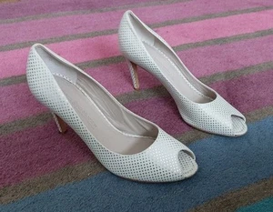 KENNEL & SCHMENGER WHITE LEATHER & SILVER DOTS SHOES 3" HEEL UK6 VGC FREE P&P!! - Picture 1 of 9
