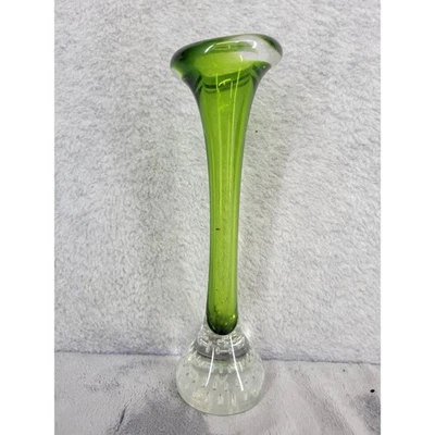 Jarrón de vidrio verde Mid Century con base de pedestal de cristal de burbujas controladas Foto 1 de 4