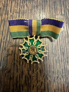 2002 Rex Ladies Pin- Mardi Gras Krewe Favor - Picture 1 of 2