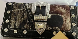 Mossy Oak Beyond Hunting Camo Ladies Clutch Wallet Rhinestones Bling Buckle Snap - Picture 1 of 7