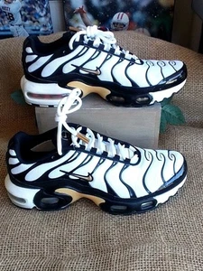 Nike Air Max Plus Tn Schwarz Metallic Gold Weiß Größe 7Y CZ9196-001 - Bild 1 von 19