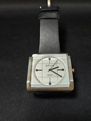 Reloj Dakota Sqaure Vintage IPS Latón 50 metros Resistente al Agua Japón Cuarzo Foto 1 de 4