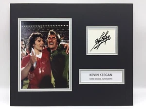 RARO espositore fotografico firmato Kevin Keegan Liverpool + AUTOGRAFO CERTIFICATO DI AUTENTICITÀ - Foto 1 di 3