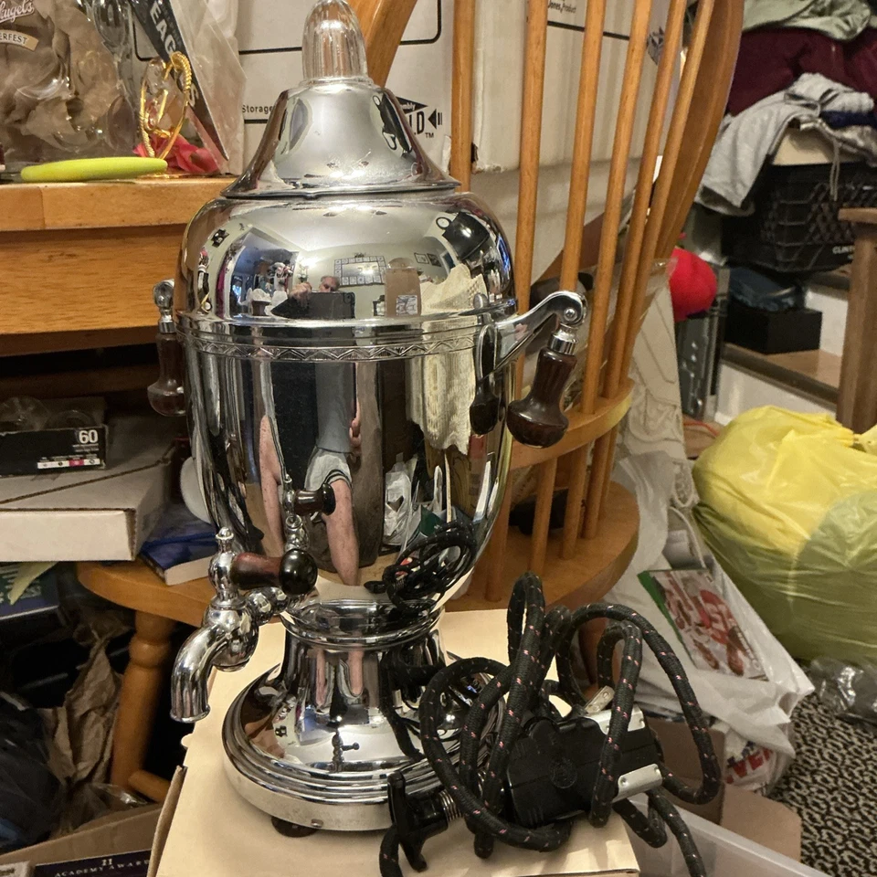 Vintage 1940s Art Deco Forman Bros. 8 Cup Coffee Pot Maker Urn Bakelite - Image 1 of 3