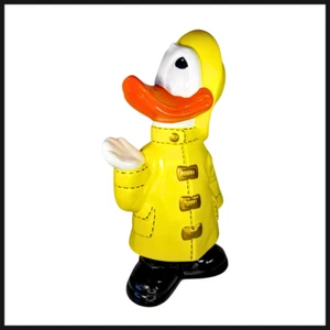 Impermeabile giallo Walt Disney Productions Paperino vintage 10"" ceramica - Foto 1 di 3