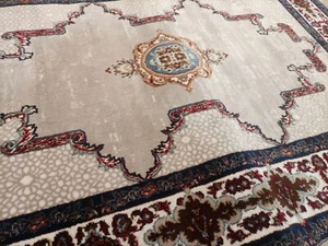 Silk Rug 4 x 6 feet High Quality Medallion Design Silk Rug 122 x 183 cm - Picture 1 of 2