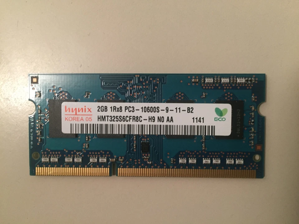 Ram sodimm 2gb ddr3 1333mhz 10600S Hynix HMT325S6CFR8C-H9 per notebook - Immagine 1 di 1
