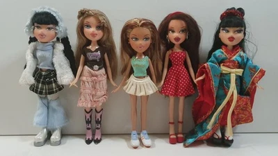 BRATZ BUNDLE OF 5 DOLLS JADE CLOE YASMIN NIKKI KUMI Foto 1 de 4