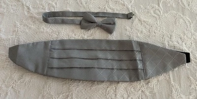 Juego de fajarita y pajarita de diseño geométrico gris sobre gris Foto 1 de 4