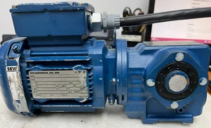 👀 SEW EURODRIVE 15.53:1 GEAR MOTOR 1700 RPM .50 HP SA37 DRS71S4DH - Picture 1 of 8