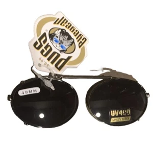 Neu mit Etikett im Paket Mops 49 mm verstellbare Karabinerhaken-Sonnenbrille UV 400 dunkel - Bild 1 von 3