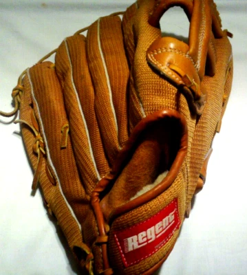 Regent  XGZ 900 Pro-Lock Web #2197   Right-Hand Throw Handcrafted Baseball Glove - Image 1 of 4