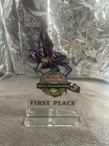 Yu-Gi-Oh! Trofeo acrílico OTS Tournament 1er lugar con mago oscuro - Imagen 1 de 4