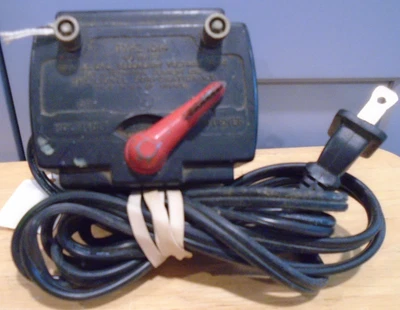 VINTAGE LIONEL #1014 O GAUGE 40 WATT TRANSFORMER - Image 1 of 4