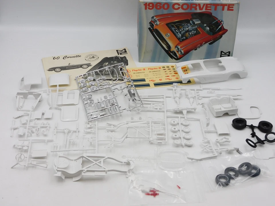 MPC 1960 Vette Chevrolet Corvette 1/25 customizing car 306-200 plastic kit box - Immagine 1 di 4