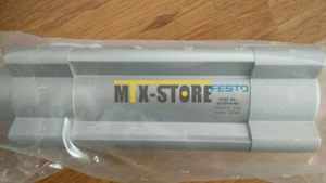 1pcs FS Nuovo Nuovissimo Cilindro Standard DSBC-40-50-PPVA-N3 1376658 - Foto 1 di 1