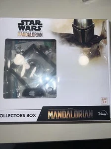 Star Wars The Mandalorian Collectors Scatola Beanie Calzini Moneta Decalcomania Portachiavi Disney - Foto 1 di 2