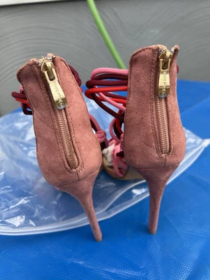 Cape Robbin  Foto 1 de 4