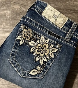 Miss Me Floral Embroidered Pocket Mid Rise Blue Jean Capri Size 28 (29x25) - Picture 1 of 11