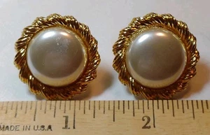 Orecchini Vintage Napier Twisted Colore Oro Clip On Con Finta Perla - Foto 1 di 5