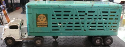 Vintage 1950s STRUCTO FARMS livestock Tractor Trailer Press Steal - Image 1 of 4
